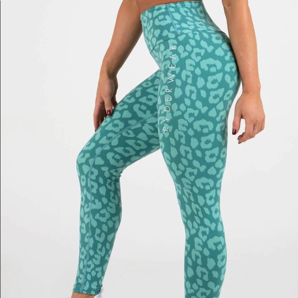Leopard Scrunch Bum Leggings